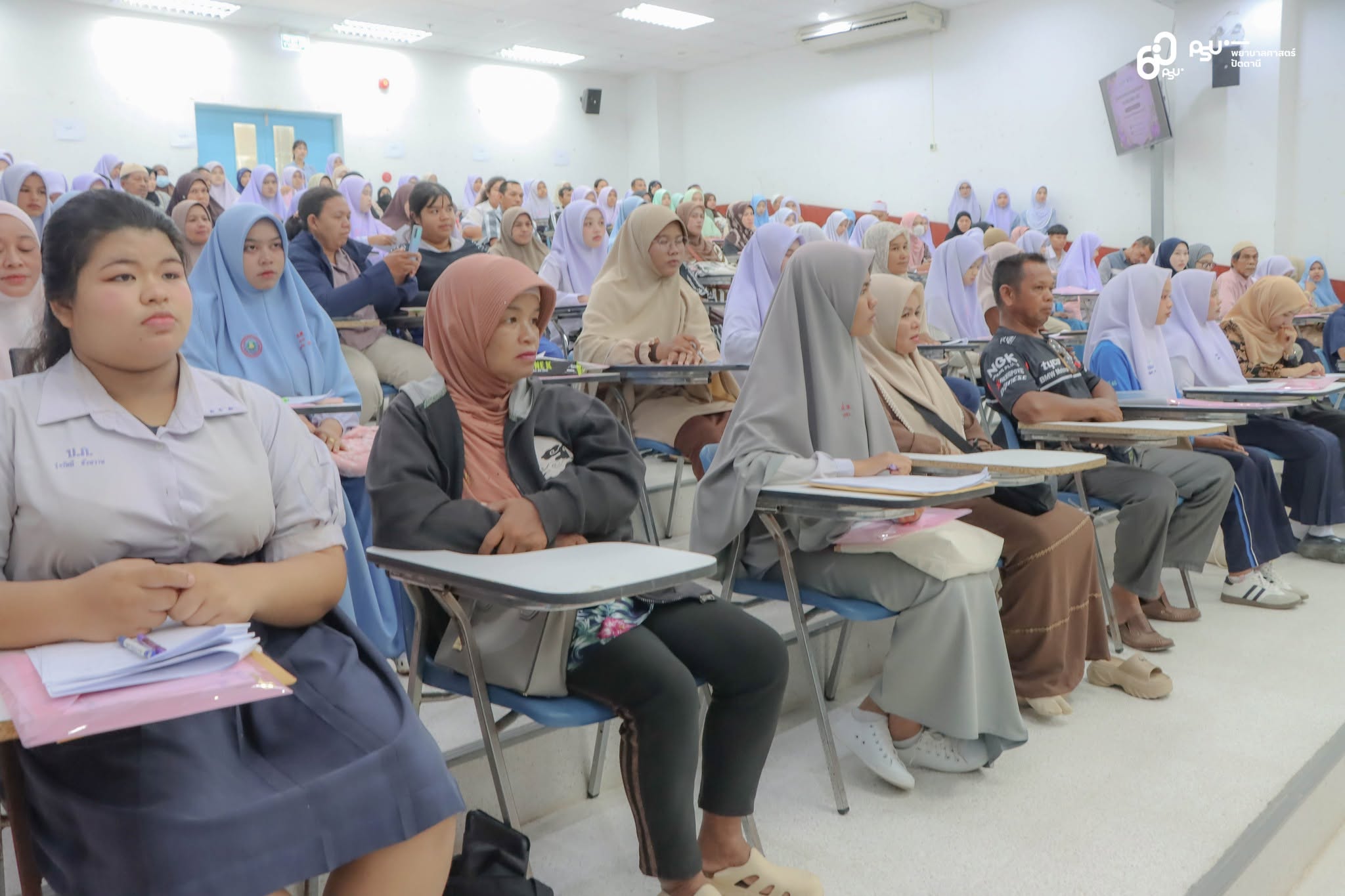 ภาพบรรยากาศกิจกรรมรายงานตัวและทำสัญญารับทุน
